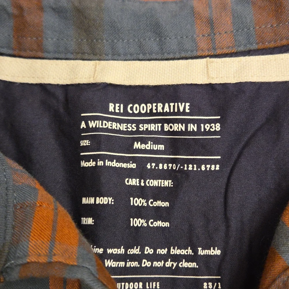 100% Cotton REI Button Diwn - Picture 2 of 5